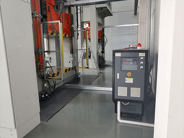 模具油溫機在電池盒制造中控溫，改善汽車部件生產(chǎn)