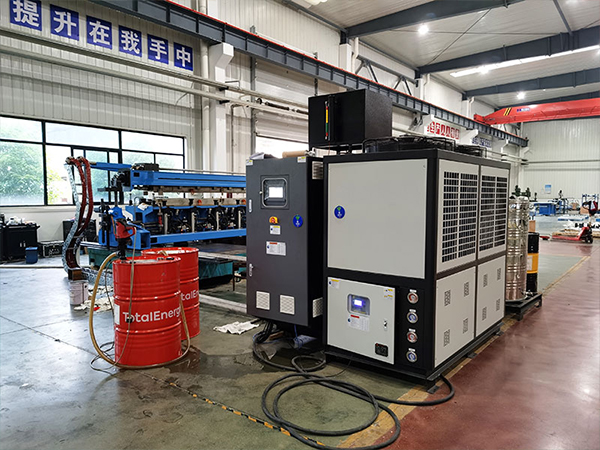 如何制造出高性能的直升機機翼？碳纖維成型模溫機不可少